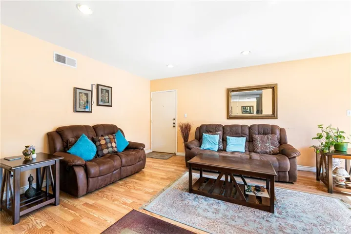 5252 Coldwater Canyon, Sherman Oaks, California 91401