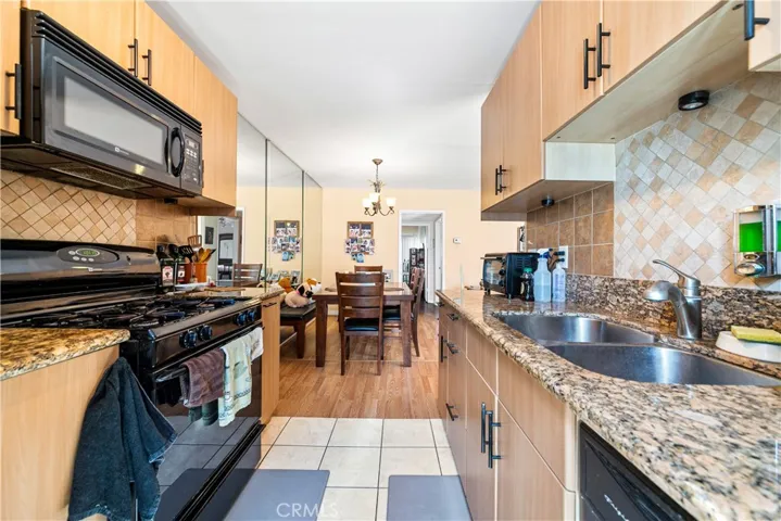5252 Coldwater Canyon, Sherman Oaks, California 91401