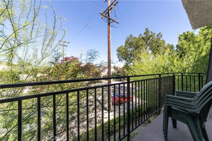 5252 Coldwater Canyon, Sherman Oaks, California 91401