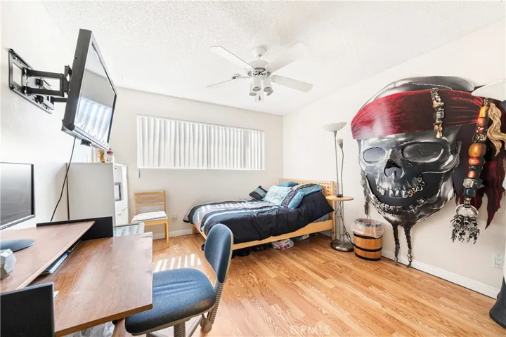 5252 Coldwater Canyon, Sherman Oaks, California 91401