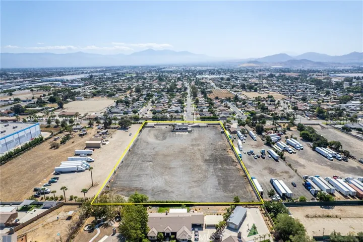 10674 Locust Avenue, Bloomington, California 92316