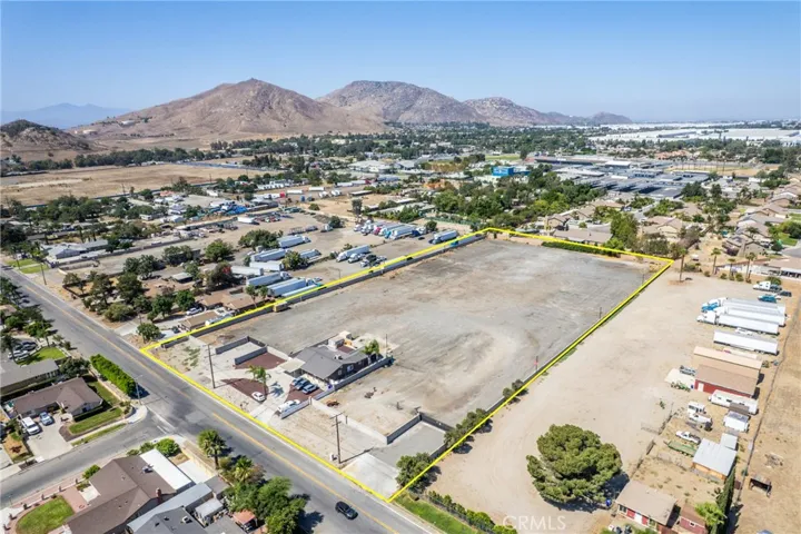 10674 Locust Avenue, Bloomington, California 92316