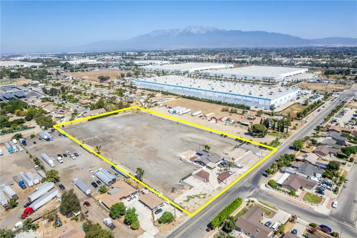 10674 Locust Avenue, Bloomington, California 92316