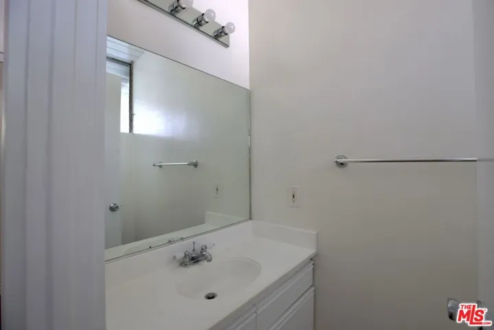 11133 Rose Avenue 12, Los Angeles, California 90034