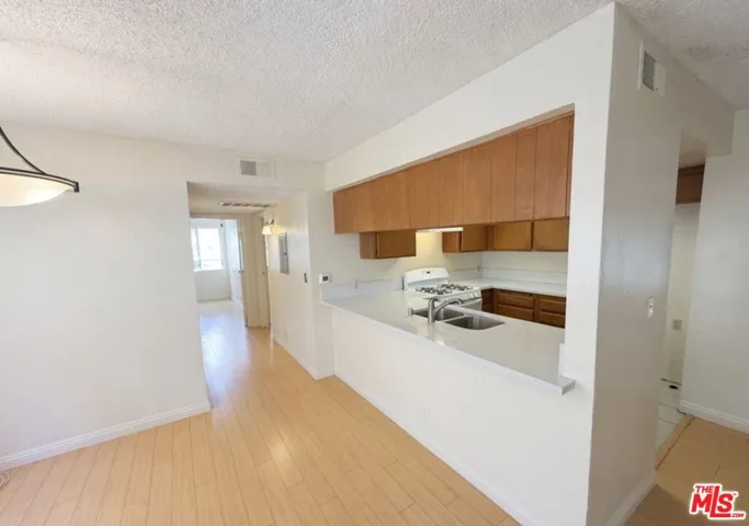 13406 Moorpark Street 102, Los Angeles, California 91423