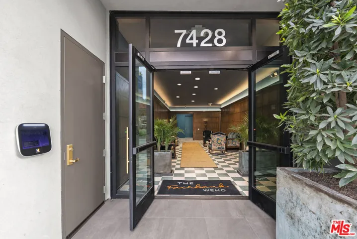7428 Santa Monica Boulevard 202, West Hollywood, California 90046
