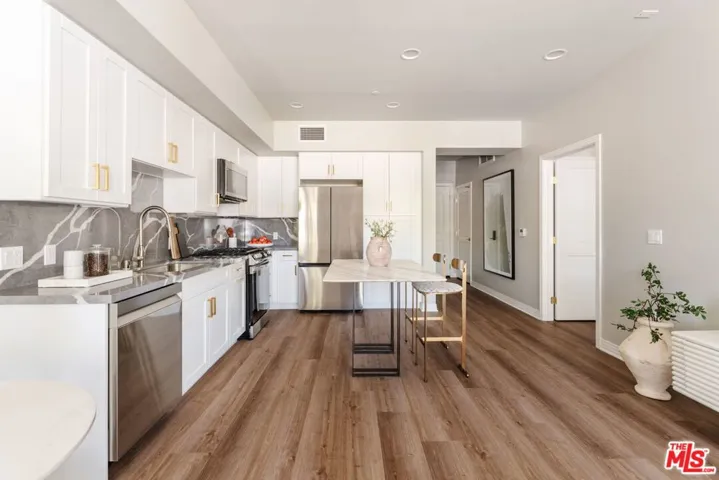 7428 Santa Monica Boulevard 202, West Hollywood, California 90046