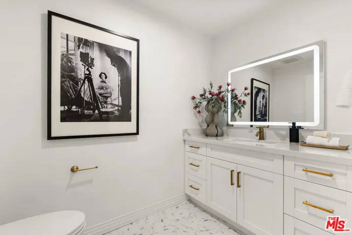 7428 Santa Monica Boulevard 202, West Hollywood, California 90046