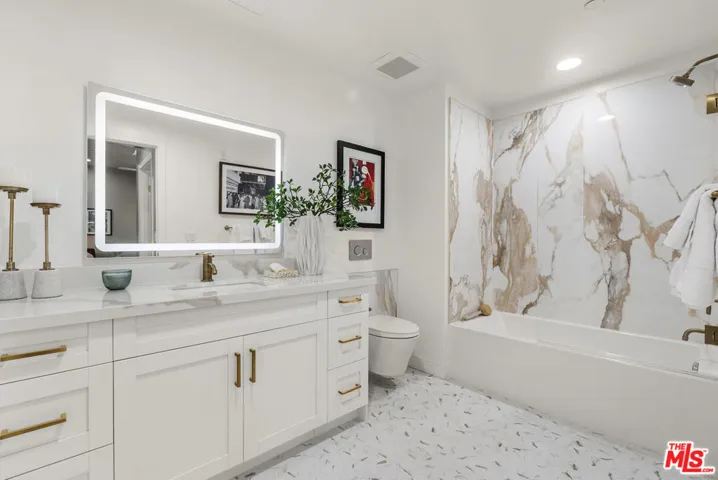 7428 Santa Monica Boulevard 202, West Hollywood, California 90046