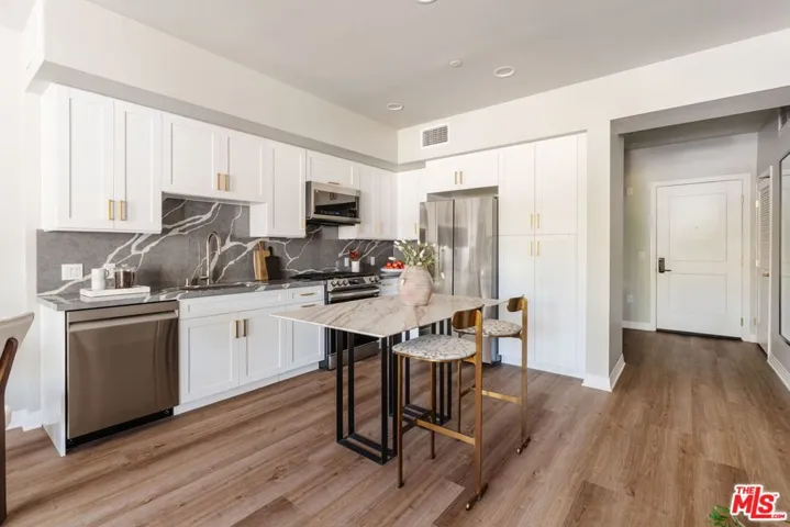 7428 Santa Monica Boulevard 202, West Hollywood, California 90046