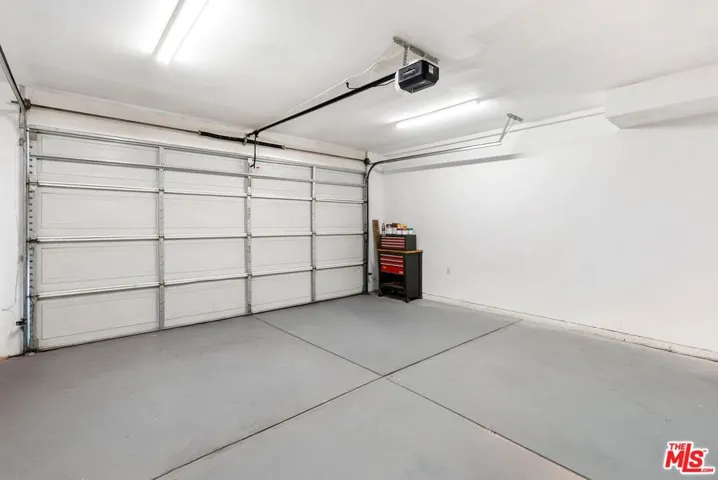 7124 Farralone Avenue 101, Los Angeles, California 91303
