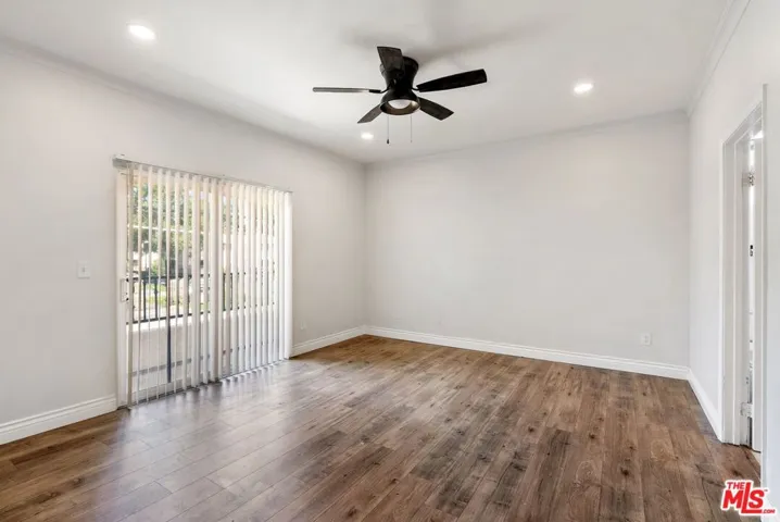 7124 Farralone Avenue 101, Los Angeles, California 91303