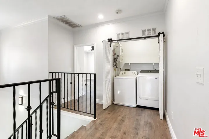 7124 Farralone Avenue 101, Los Angeles, California 91303