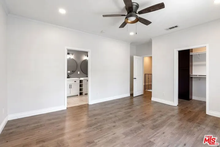 7124 Farralone Avenue 101, Los Angeles, California 91303
