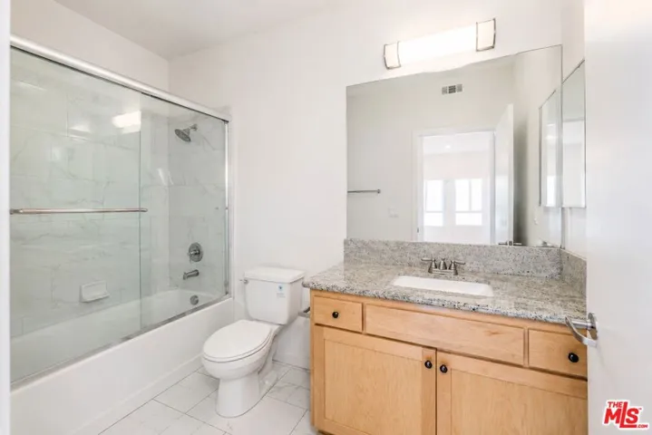 12132 Hart Street 301, North Hollywood, California 91605