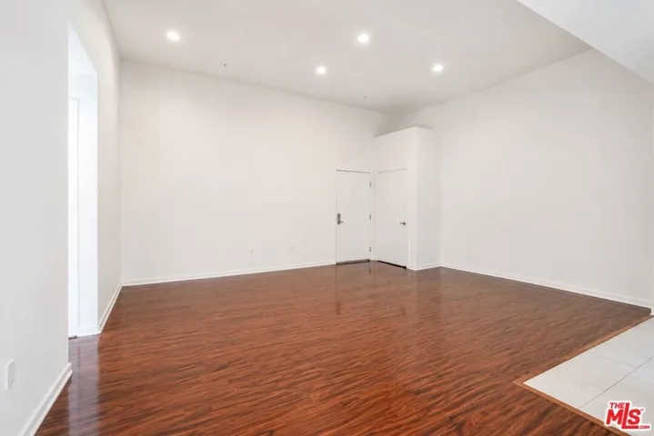 12132 Hart Street 301, North Hollywood, California 91605