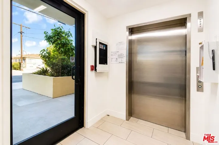 12132 Hart Street 301, North Hollywood, California 91605