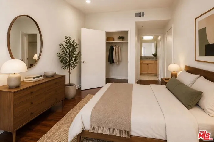 12132 Hart Street 301, North Hollywood, California 91605