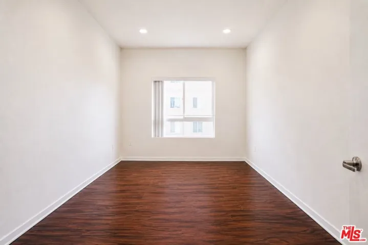12132 Hart Street 301, North Hollywood, California 91605