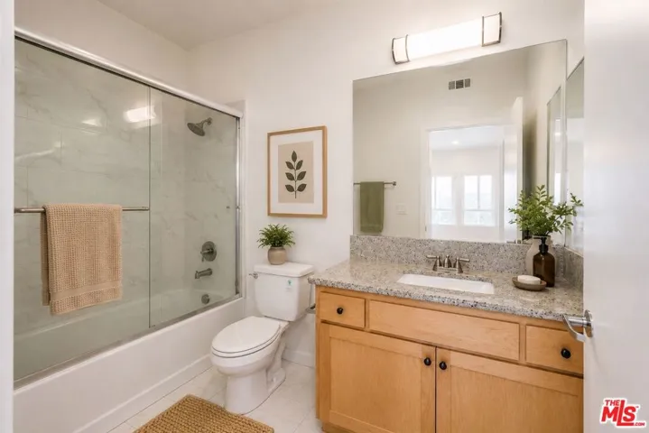 12132 Hart Street 301, North Hollywood, California 91605