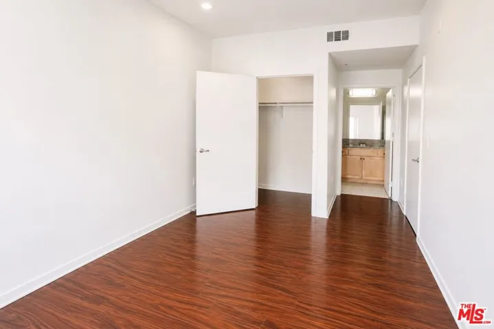 12132 Hart Street 301, North Hollywood, California 91605