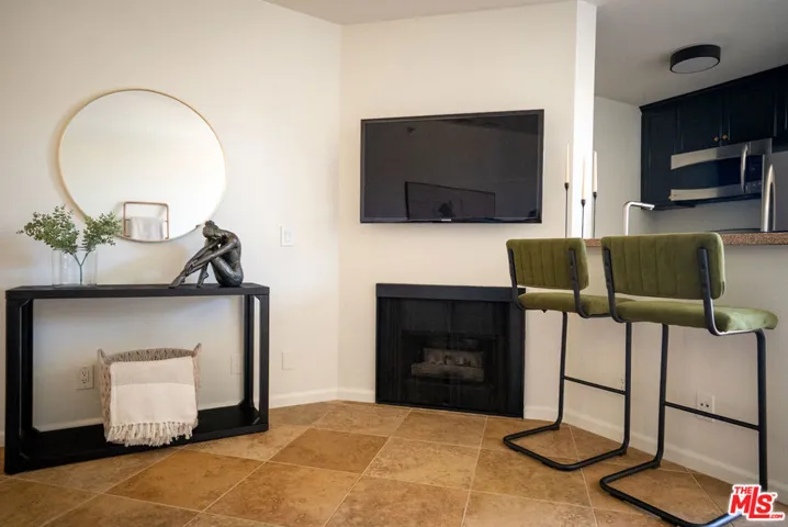 7320 Hawthorn Avenue 425, Los Angeles, California 90046