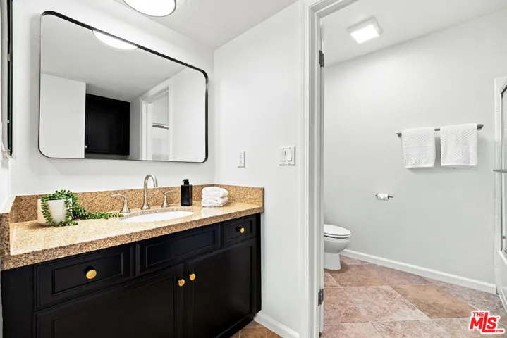 7320 Hawthorn Avenue 425, Los Angeles, California 90046