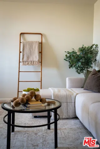 7320 Hawthorn Avenue 425, Los Angeles, California 90046