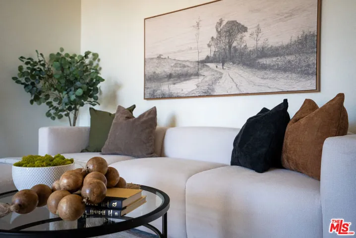 7320 Hawthorn Avenue 425, Los Angeles, California 90046