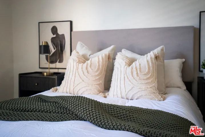 7320 Hawthorn Avenue 425, Los Angeles, California 90046