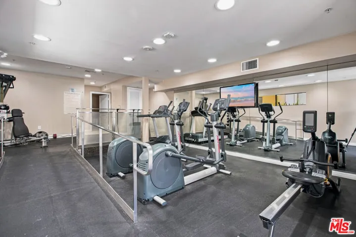 7320 Hawthorn Avenue 425, Los Angeles, California 90046