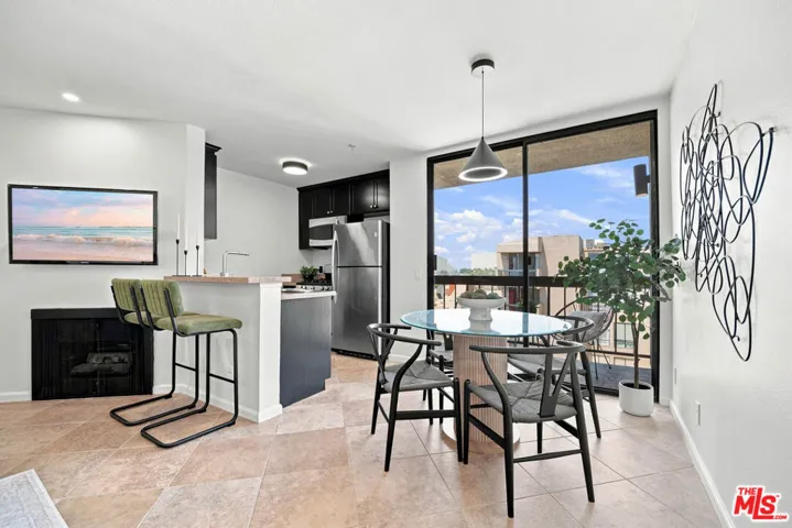 7320 Hawthorn Avenue 425, Los Angeles, California 90046