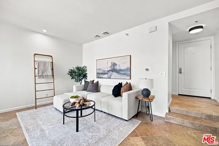 7320 Hawthorn Avenue 425, Los Angeles, California 90046
