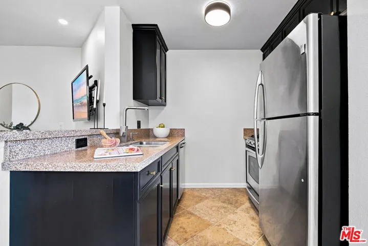 7320 Hawthorn Avenue 425, Los Angeles, California 90046