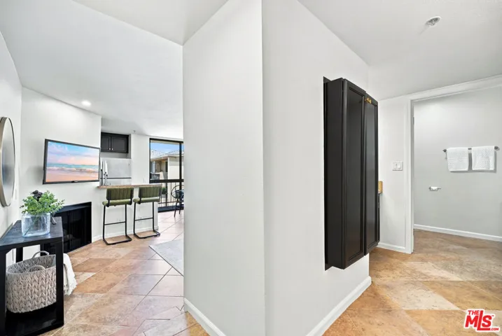7320 Hawthorn Avenue 425, Los Angeles, California 90046