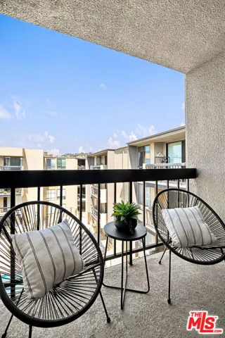 7320 Hawthorn Avenue 425, Los Angeles, California 90046