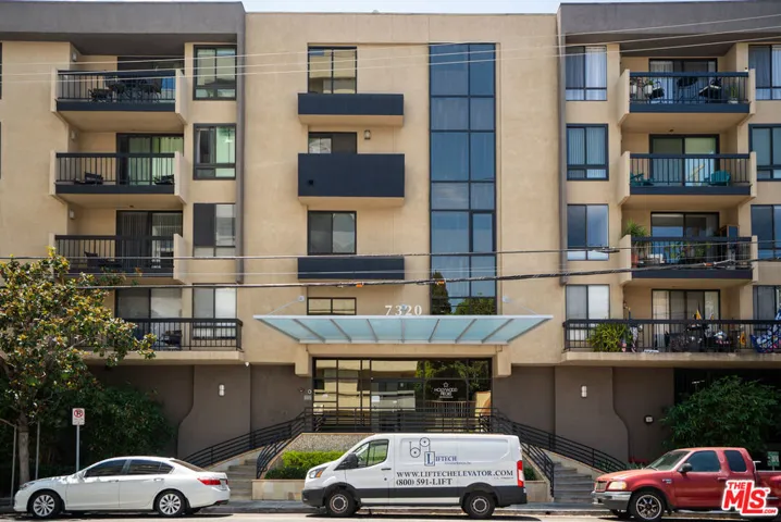 7320 Hawthorn Avenue 425, Los Angeles, California 90046