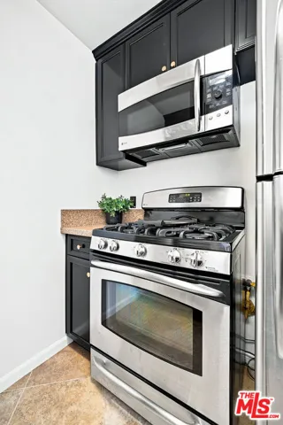 7320 Hawthorn Avenue 425, Los Angeles, California 90046