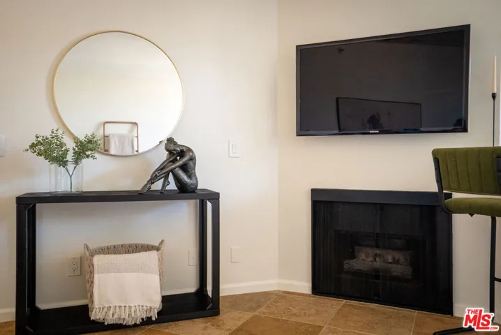 7320 Hawthorn Avenue 425, Los Angeles, California 90046