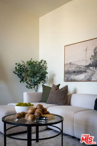 7320 Hawthorn Avenue 425, Los Angeles, California 90046