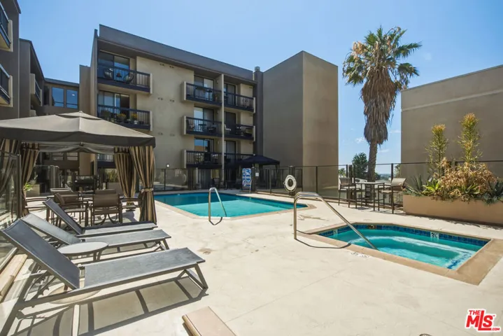 7320 Hawthorn Avenue 425, Los Angeles, California 90046