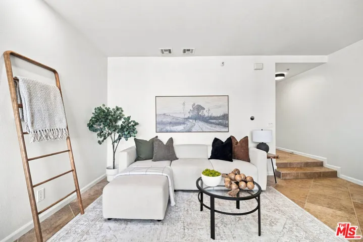 7320 Hawthorn Avenue 425, Los Angeles, California 90046