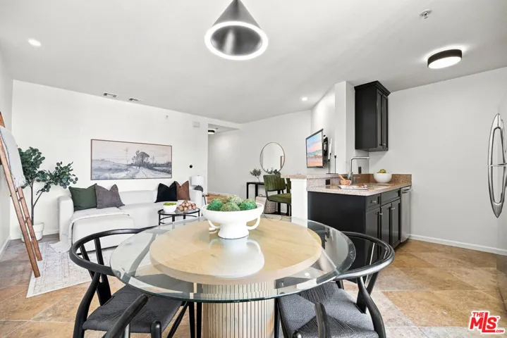 7320 Hawthorn Avenue 425, Los Angeles, California 90046
