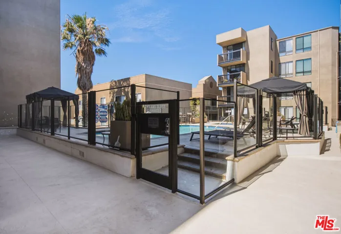 7320 Hawthorn Avenue 425, Los Angeles, California 90046