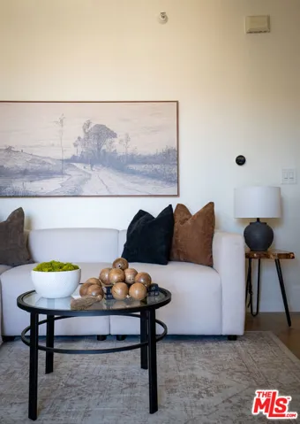 7320 Hawthorn Avenue 425, Los Angeles, California 90046