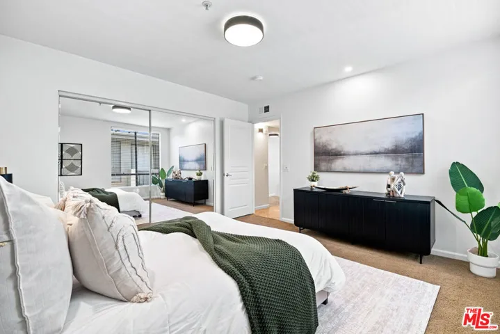 7320 Hawthorn Avenue 425, Los Angeles, California 90046