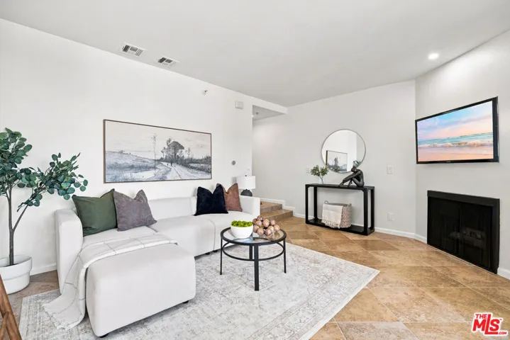 7320 Hawthorn Avenue 425, Los Angeles, California 90046