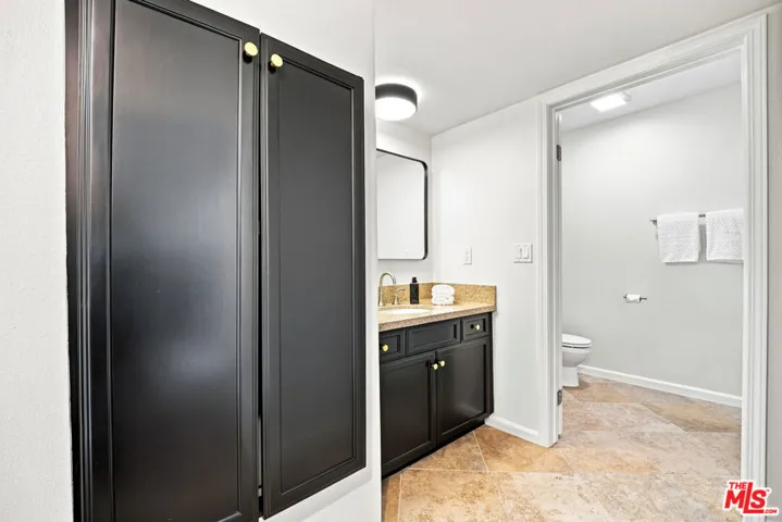 7320 Hawthorn Avenue 425, Los Angeles, California 90046
