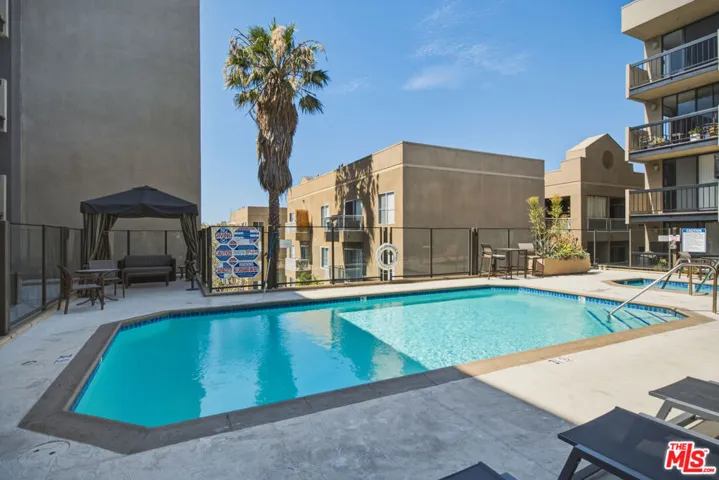 7320 Hawthorn Avenue 425, Los Angeles, California 90046