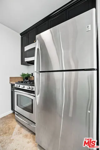 7320 Hawthorn Avenue 425, Los Angeles, California 90046